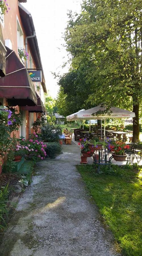 Hotel Mance Brod na Kupi Extérieur photo