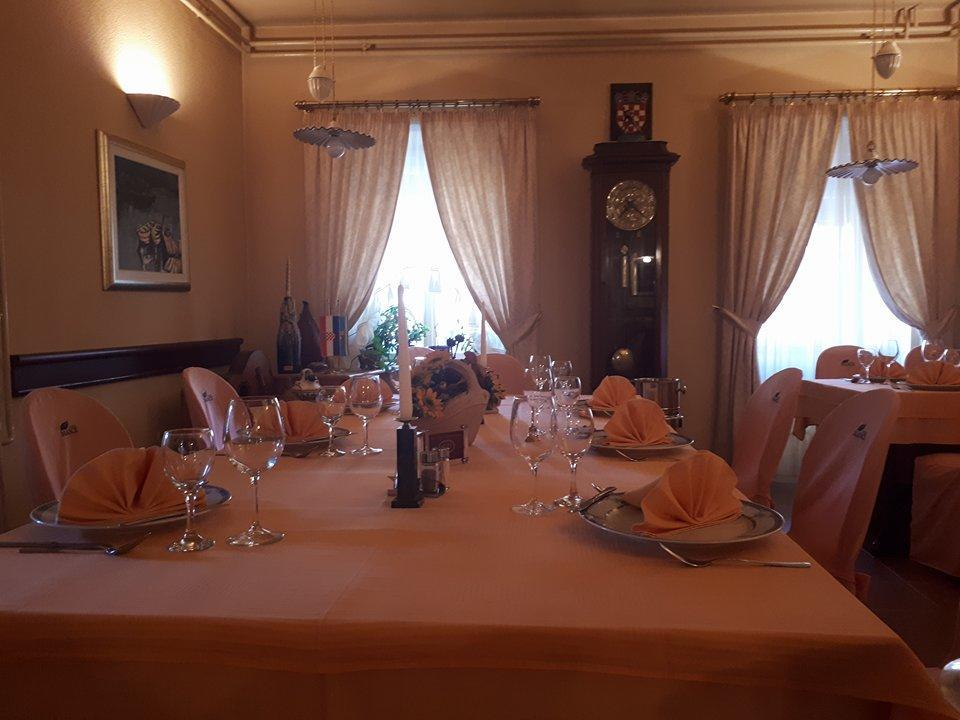Hotel Mance Brod na Kupi Extérieur photo